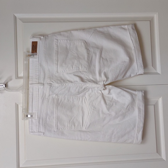 Levi's Signature White Modern Skinny 5 Pocket Folded Hem Jean Shorts - Picture 7 of 7